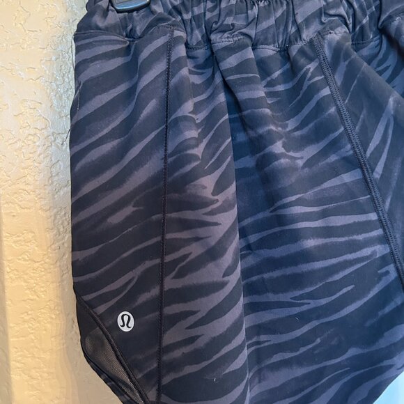 Lululemon Black Striped Hot Shorts - Size 6 (No Size but Measurements) - Picture 2 of 10